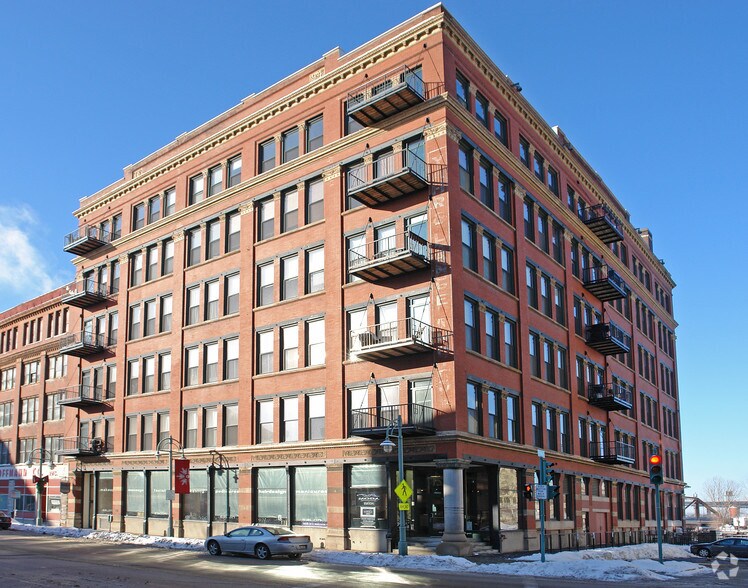 141-143 N Water St, Milwaukee, WI for lease - Building Photo - Image 2 of 17