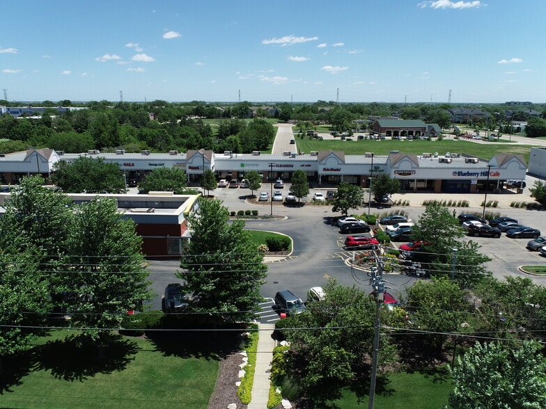 405 N Eola Rd, Aurora, IL for sale - Building Photo - Image 2 of 6