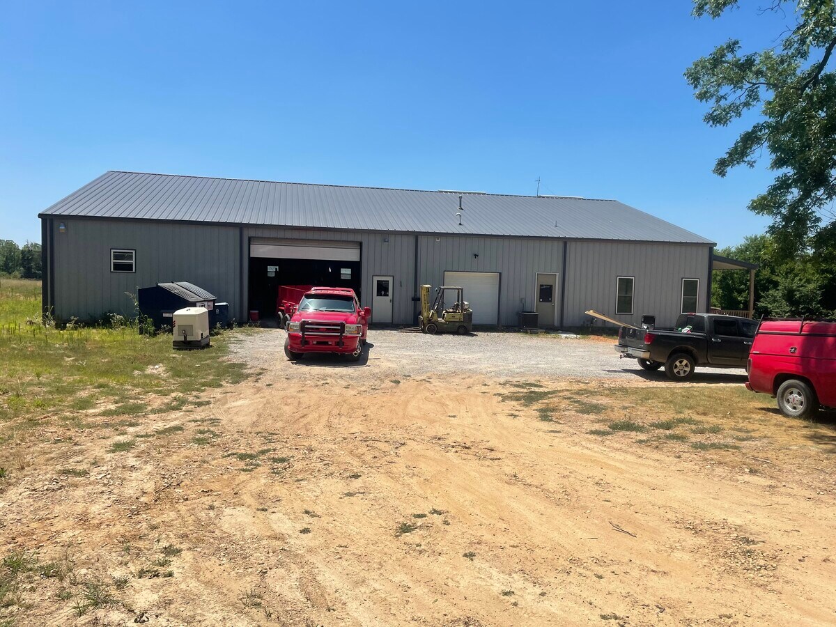 2187 Arkansas HWY 12, Gentry, AR 72734