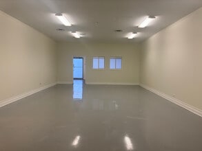 164-166 N Gilbert St, South Elgin, IL for lease Interior Photo- Image 1 of 5