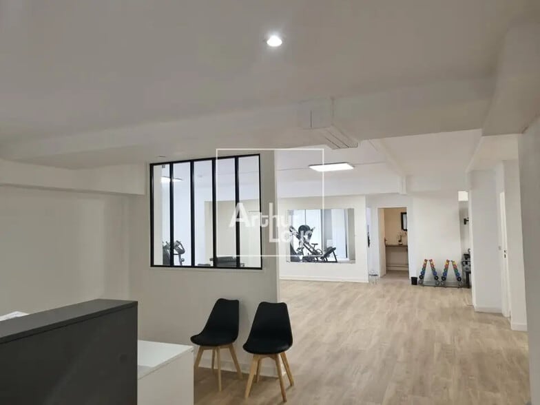 Office in Melun for sale - Interior Photo - Image 1 of 7