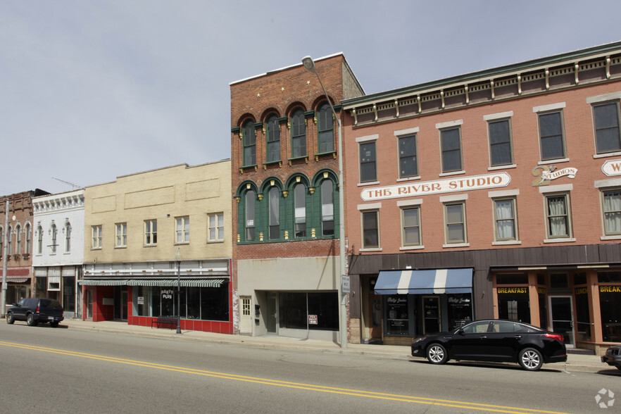 45 N Main St, Three Rivers, MI 49093 | LoopNet