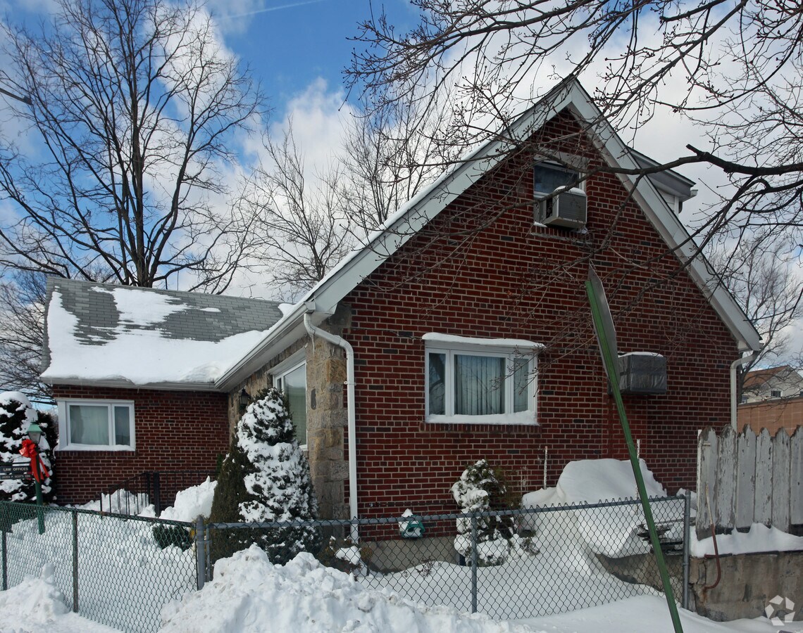 37 Vredenburgh Ave, Yonkers, NY 10704