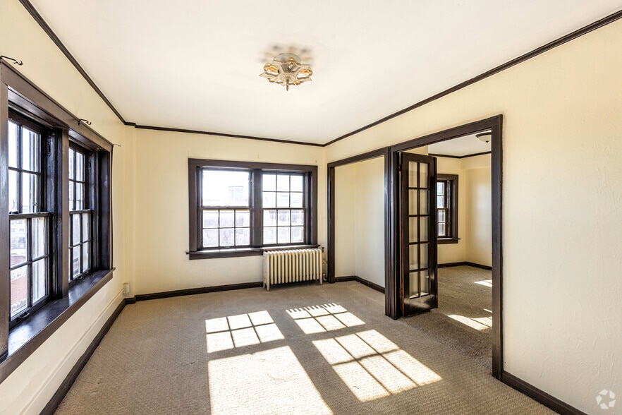 222 E Elm St, Wichita, KS for sale - Interior Photo - Image 2 of 44
