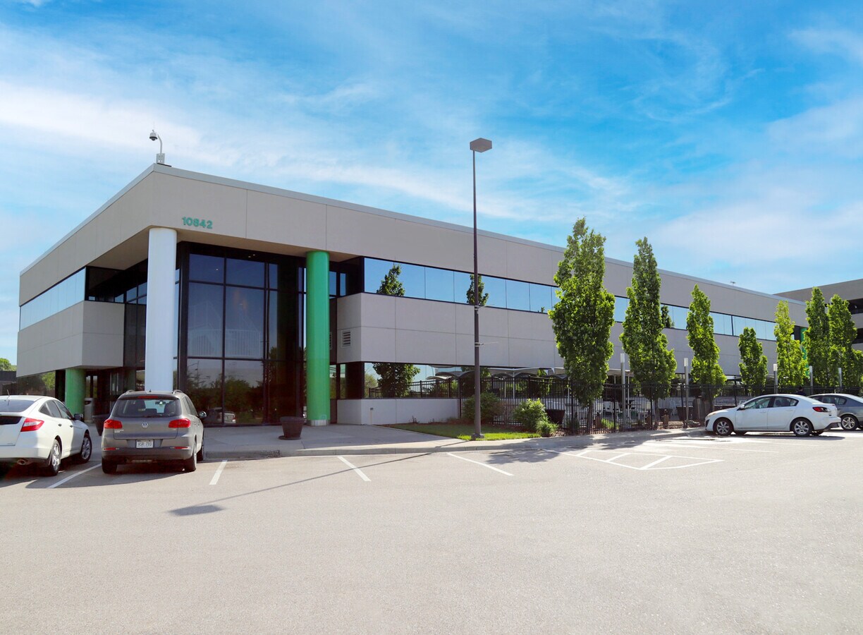 10826 Farnam Dr, Omaha, NE 68154