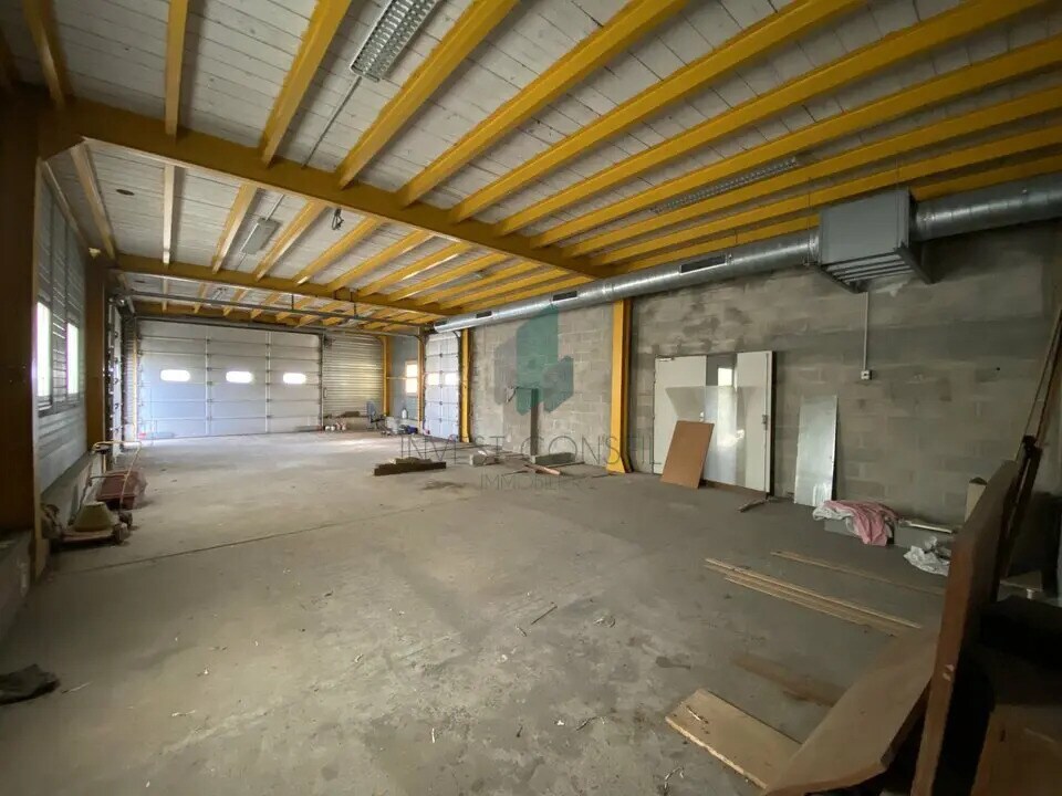 Flex in Andrésy for sale Primary Photo- Image 1 of 1