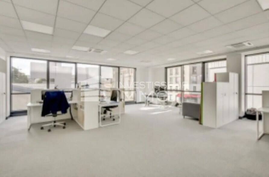 Flex in Villeneuve-la-Garenne for lease - Interior Photo - Image 2 of 7