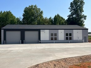 1045 Packard Dr, Mooresville, NC for lease Interior Photo- Image 1 of 1