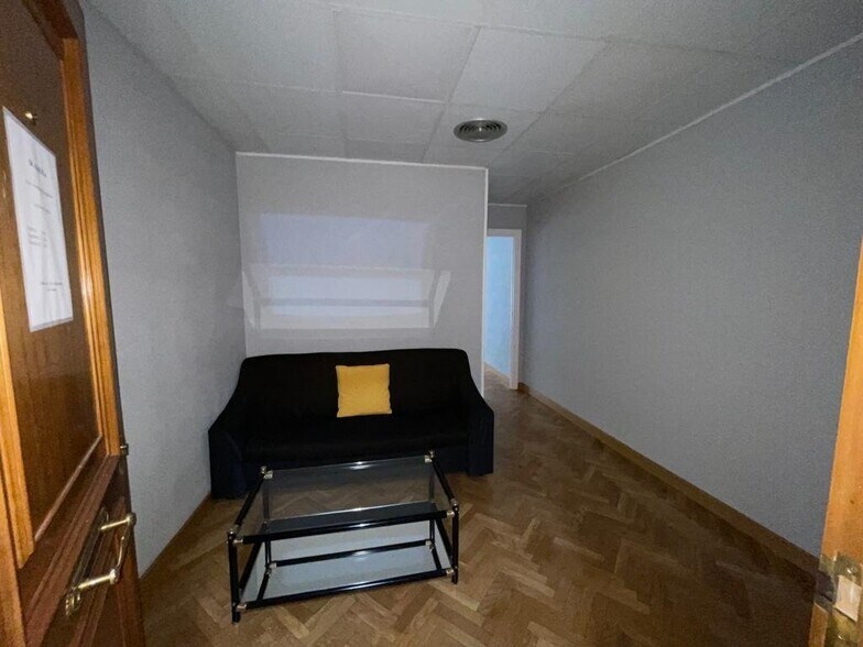 Office in Ponferrada, León for lease - Building Photo - Image 2 of 7