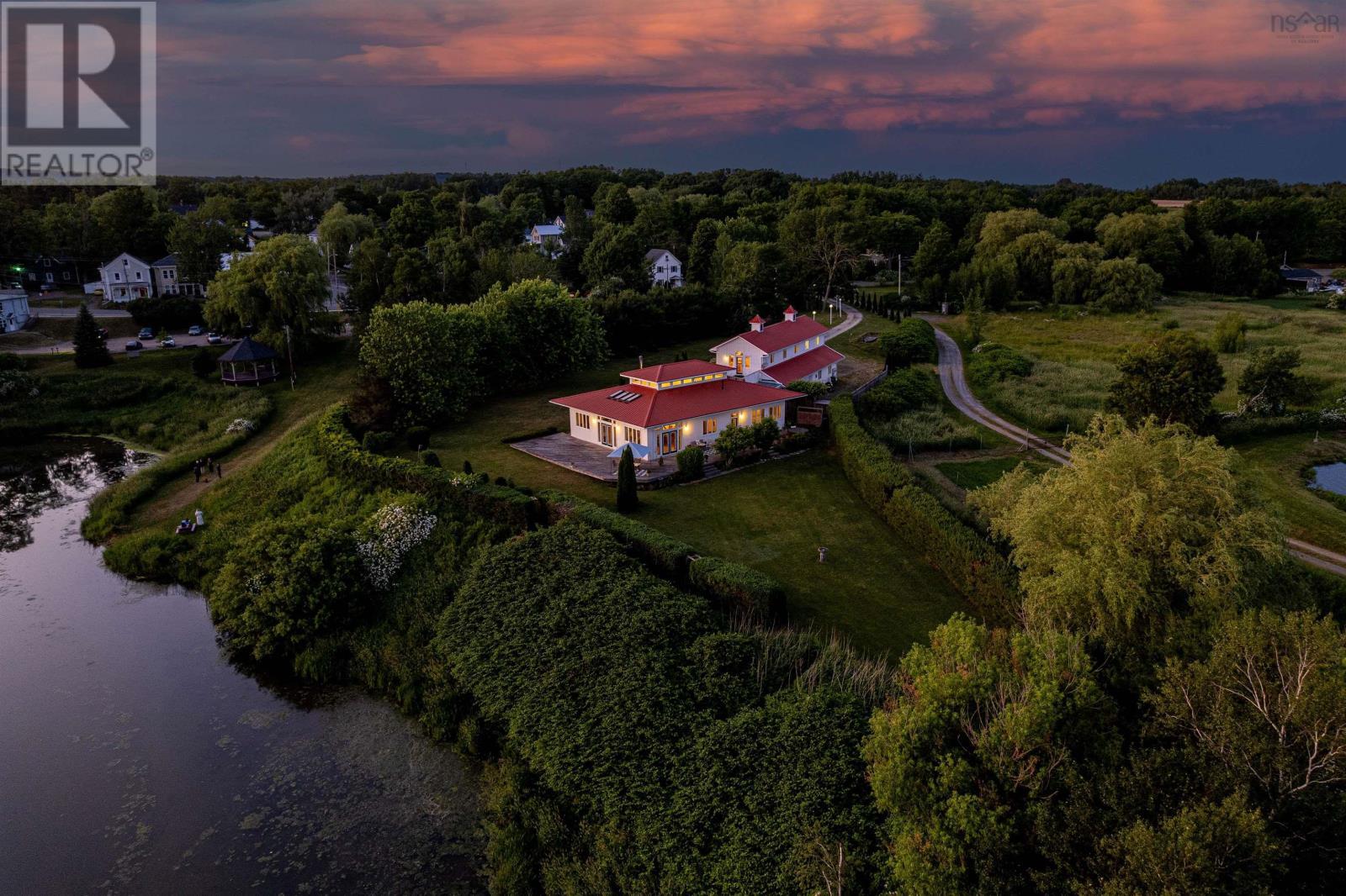 9878 Main St, Canning, NS for sale Primary Photo- Image 1 of 1