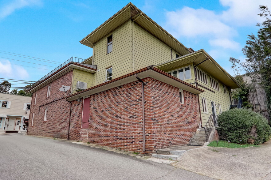 127 W Main St, Burnsville, NC for sale - Building Photo - Image 3 of 18