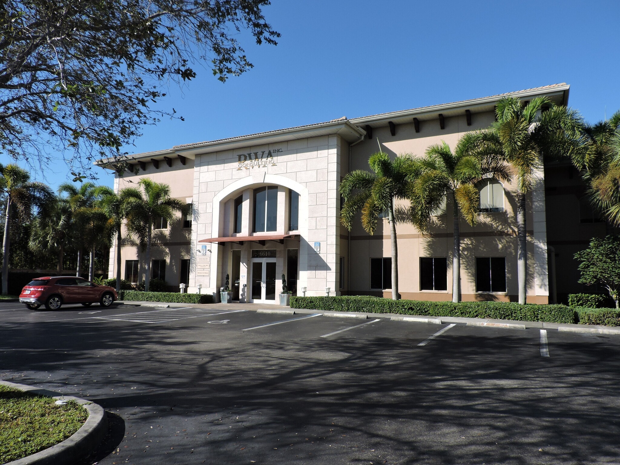 6610 Willow Park Dr, Naples, FL for lease Building Photo- Image 1 of 6