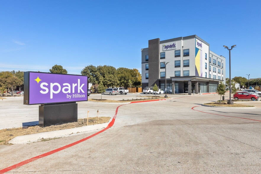 5356 Roan Rd, Garland, TX for sale - Building Photo - Image 3 of 49