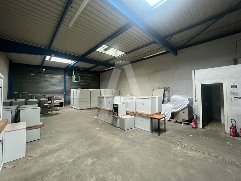 Flex in Ivry-sur-Seine for lease - Interior Photo - Image 2 of 3