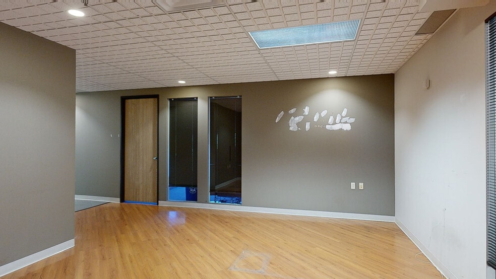 800 N Bell Ave, Carnegie, PA for sale - Matterport 3D Scan - Image 2 of 26