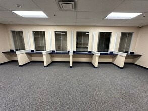 1961 Premier Dr, Mankato, MN for lease Building Photo- Image 1 of 32