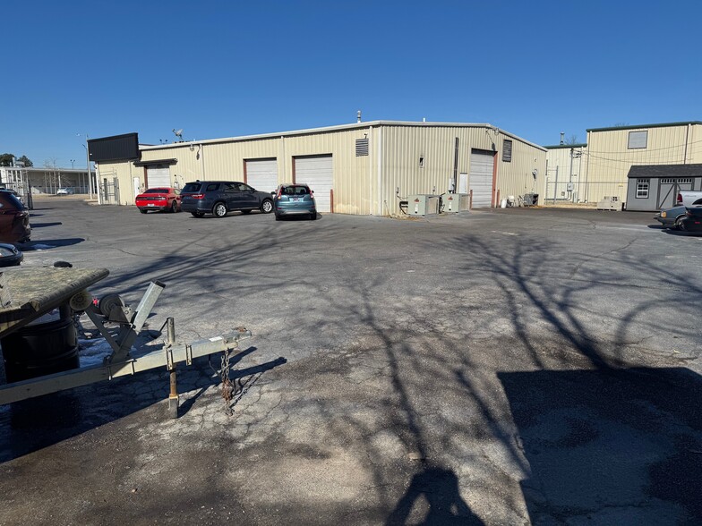 2370 Covington Cv, Memphis, TN for lease - Building Photo - Image 2 of 19