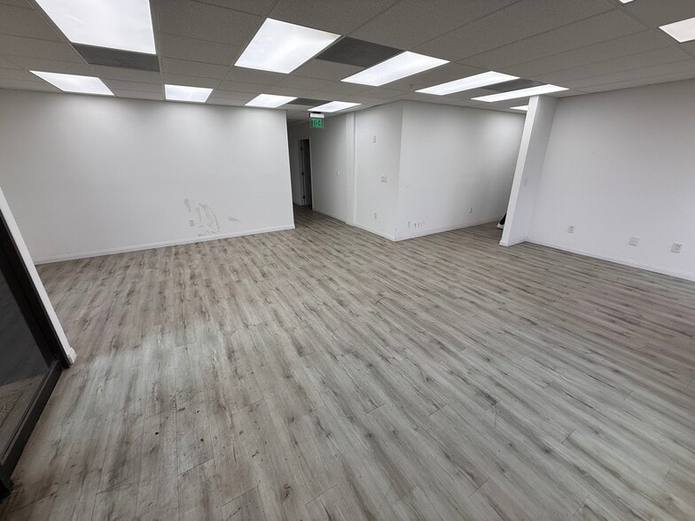 125 Selandia Ln, Carson, CA for sale - Interior Photo - Image 3 of 13