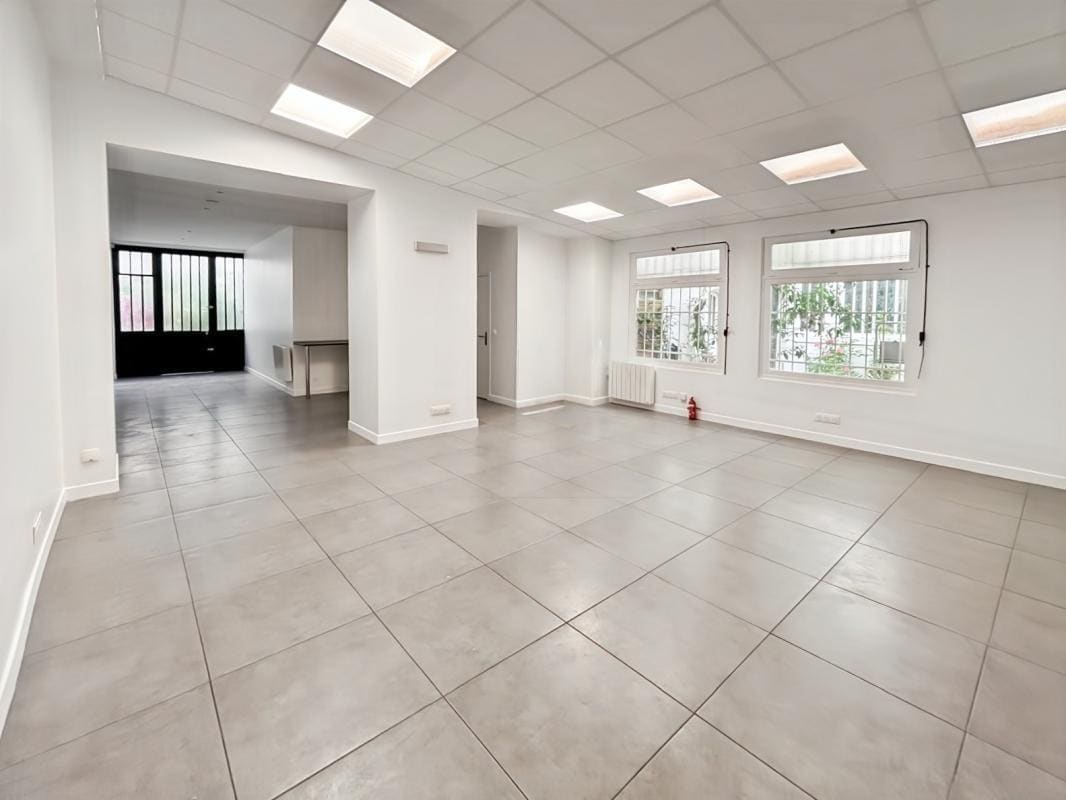 Avenue Parmentier, Paris for lease Building Photo- Image 1 of 5
