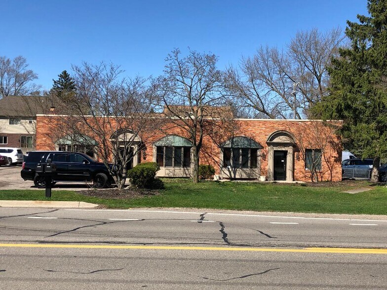 2136-2140 Walnut Lake Rd, West Bloomfield, MI for sale - Primary Photo - Image 1 of 1