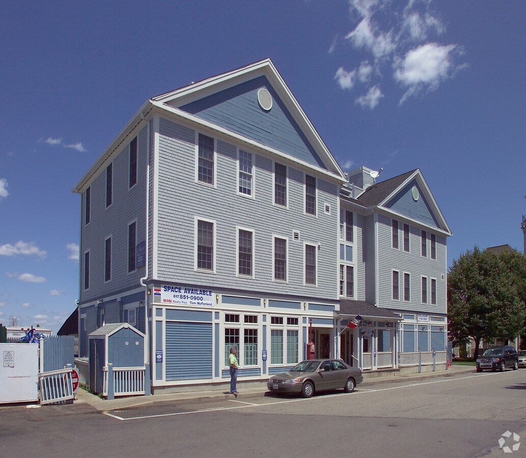 332 Victory Rd, Quincy, MA 02171