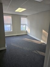 8 Pennsylvania Ave, Matamoras, PA for lease Interior Photo- Image 2 of 9
