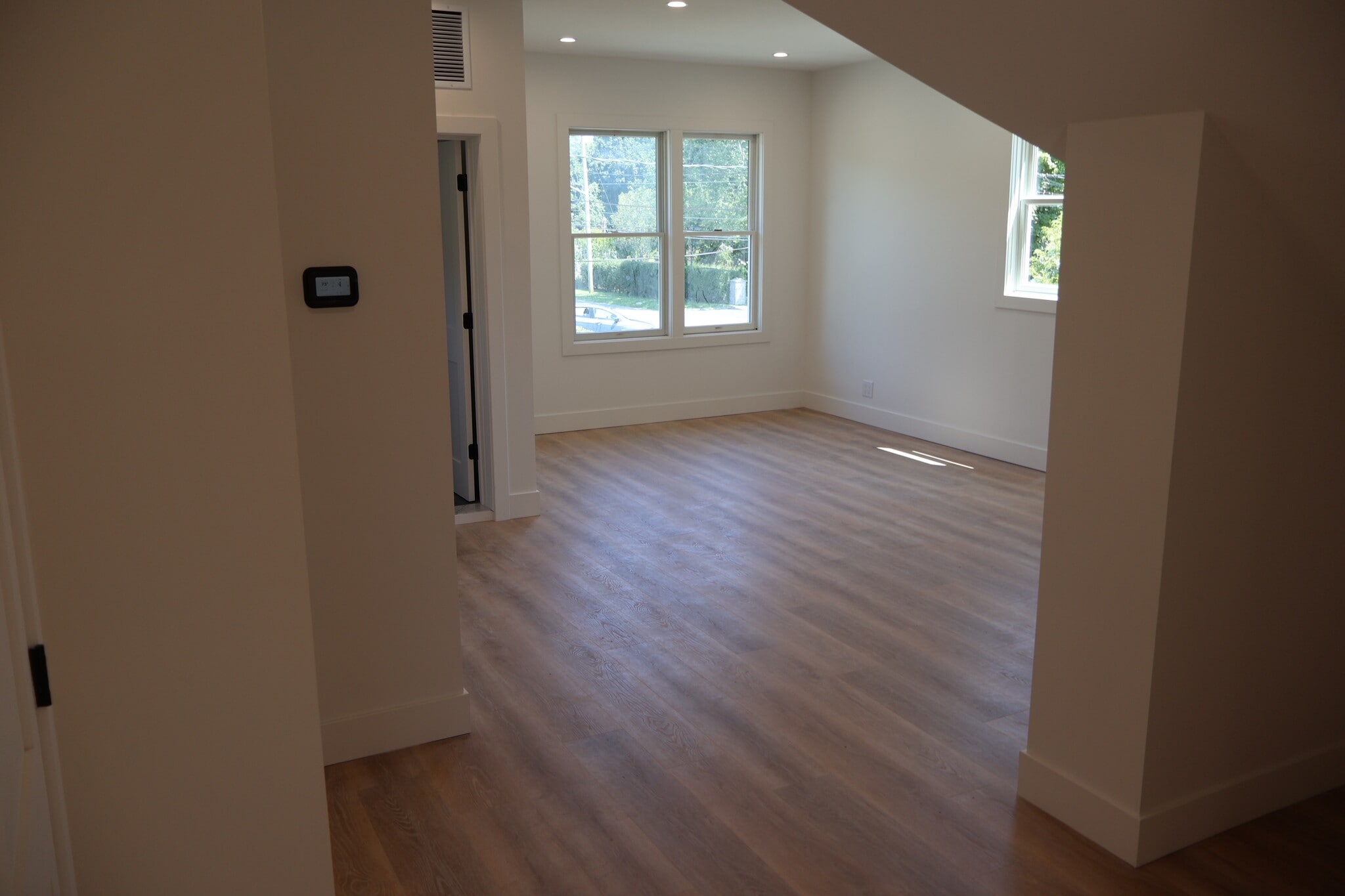 32 Chichester Ave, Center Moriches, NY for lease Interior Photo- Image 1 of 7