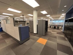 5202 Old Orchard Rd, Skokie, IL for lease Interior Photo- Image 2 of 18