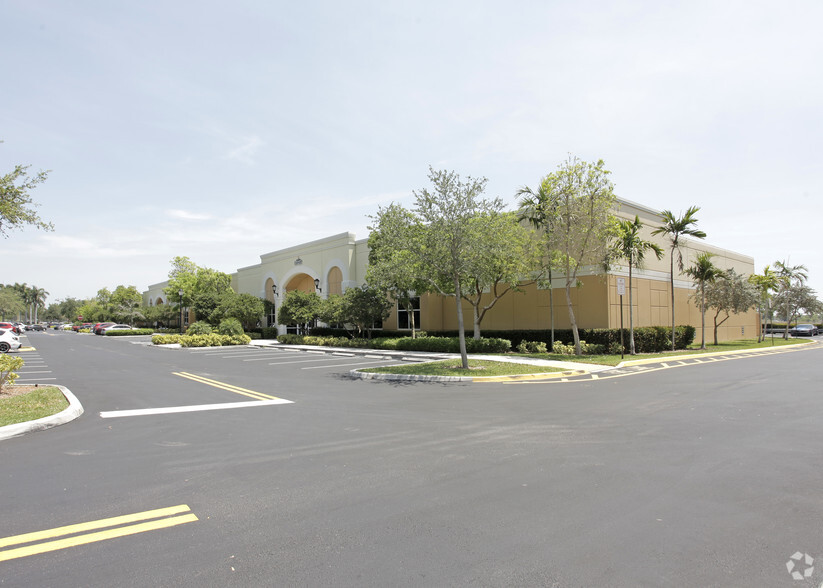 11650 Miramar Pky, Miramar, FL for lease - Primary Photo - Image 2 of 14