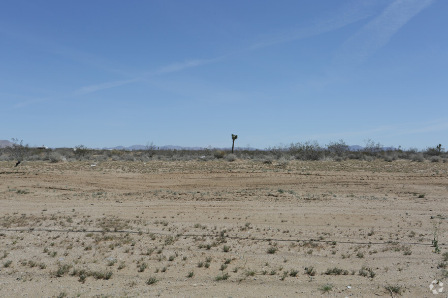 Adelanto Rd, Adelanto, CA for lease - Primary Photo - Image 1 of 11