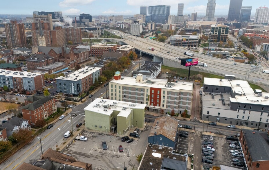 601 E Jefferson St, Louisville, KY for lease - Building Photo - Image 3 of 9