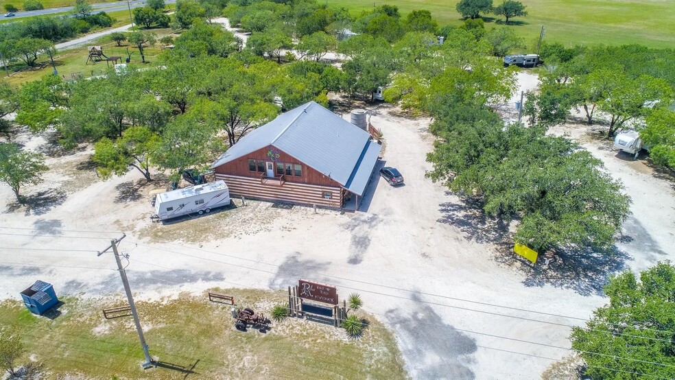 2393 Highway 37, Three Rivers, TX for sale - Building Photo - Image 1 of 1