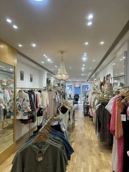 Retail in Antibes for lease - Interior Photo - Image 1 of 3