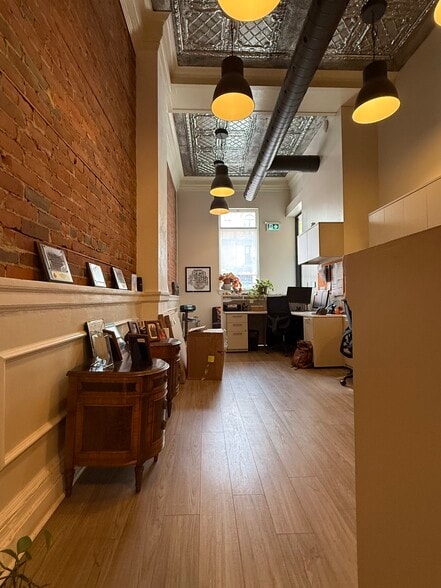 711 Queen St E, Toronto, ON for lease - Building Photo - Image 3 of 10