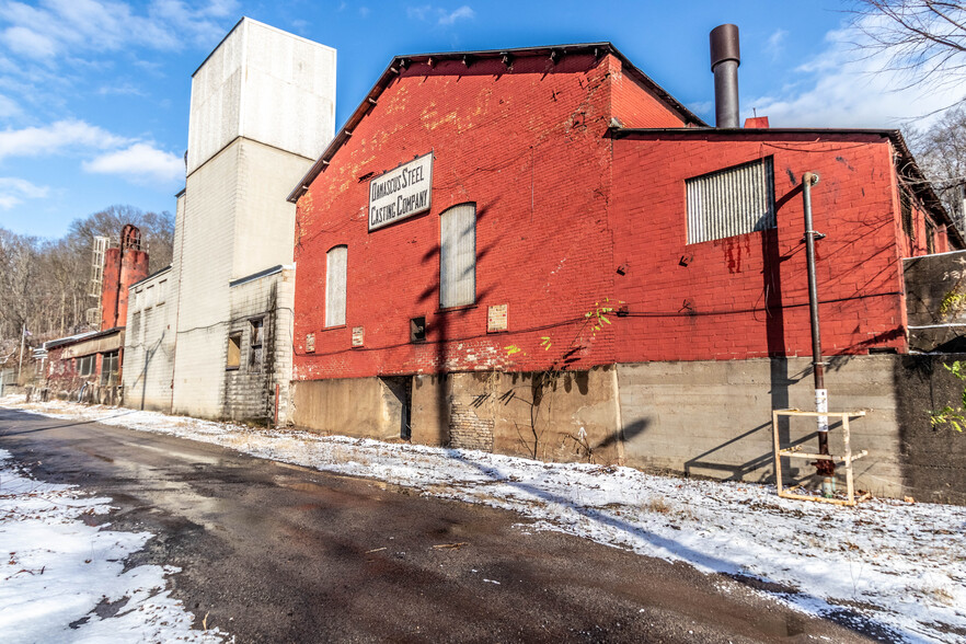 1023 Pittsfield Aly, New Brighton, PA for sale - Primary Photo - Image 1 of 1