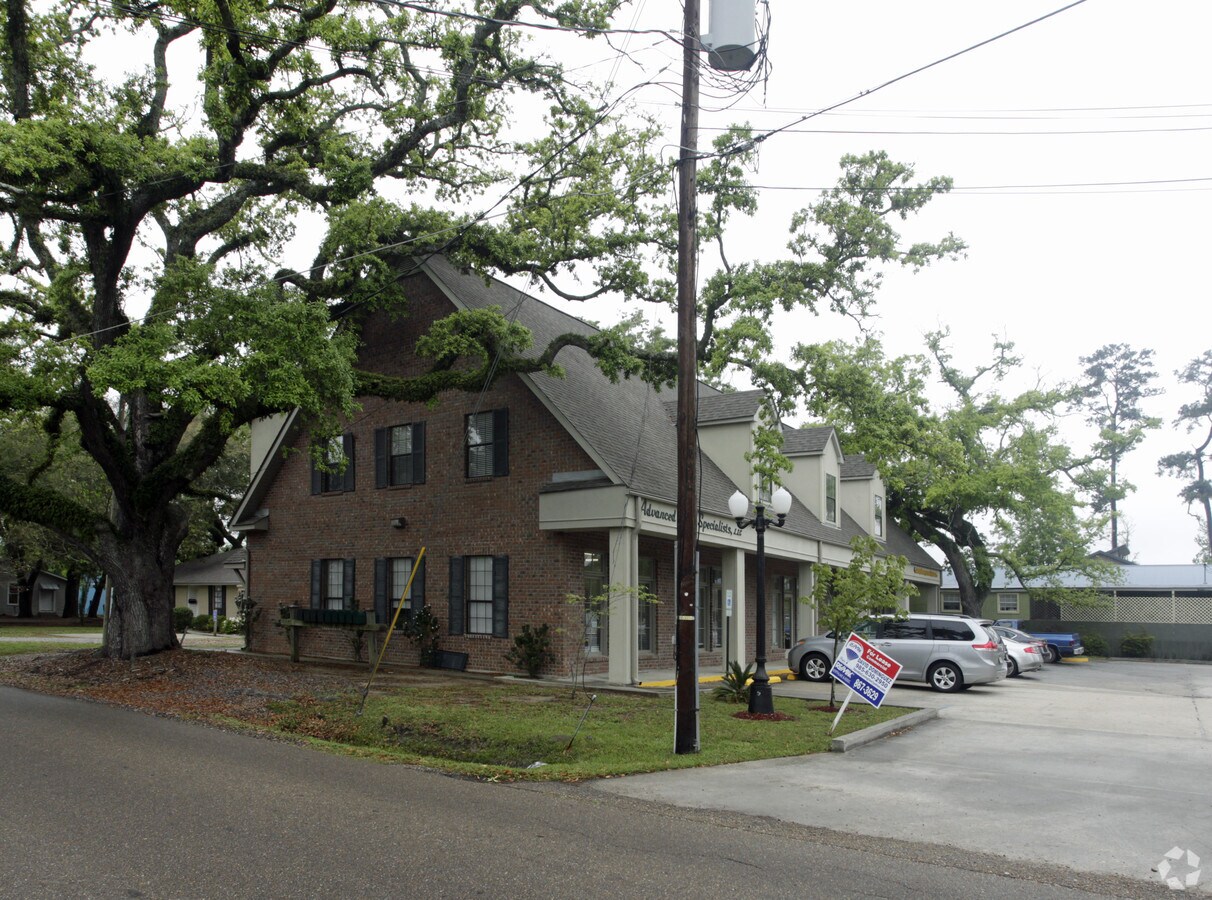 594 Asbury Dr, Mandeville, LA 70471