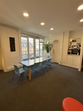 Office in Paris for lease Interior Photo- Image 2 of 4
