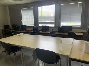 Office in Noisiel for lease Interior Photo- Image 1 of 6