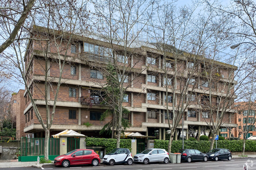 Calle de Agastia, 44, Madrid, Madrid for lease - Building Photo - Image 2 of 2