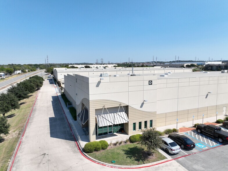 11827 Tech Com Rd, San Antonio, TX for lease - Building Photo - Image 3 of 4