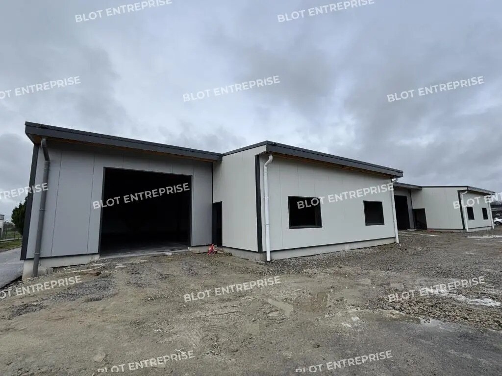 Flex in Bouaye for lease Building Photo- Image 1 of 10