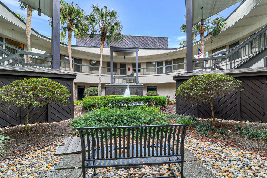 206 Fountain Center, Hilton Head Island, SC for sale - Building Photo - Image 2 of 30