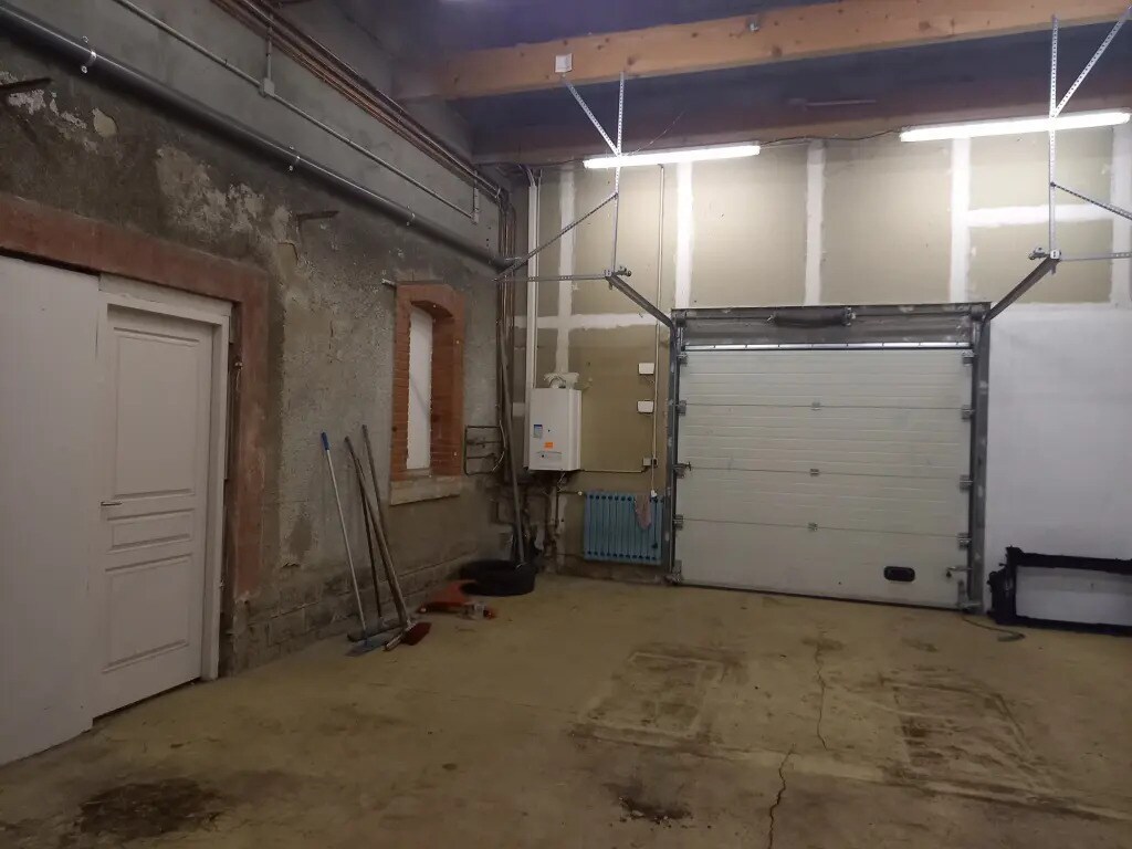 Industrial in Messimy for lease Building Photo- Image 1 of 9