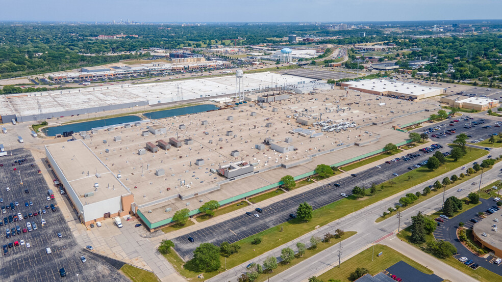 3300 N 124th St, Milwaukee, WI for sale - Building Photo - Image 3 of 18