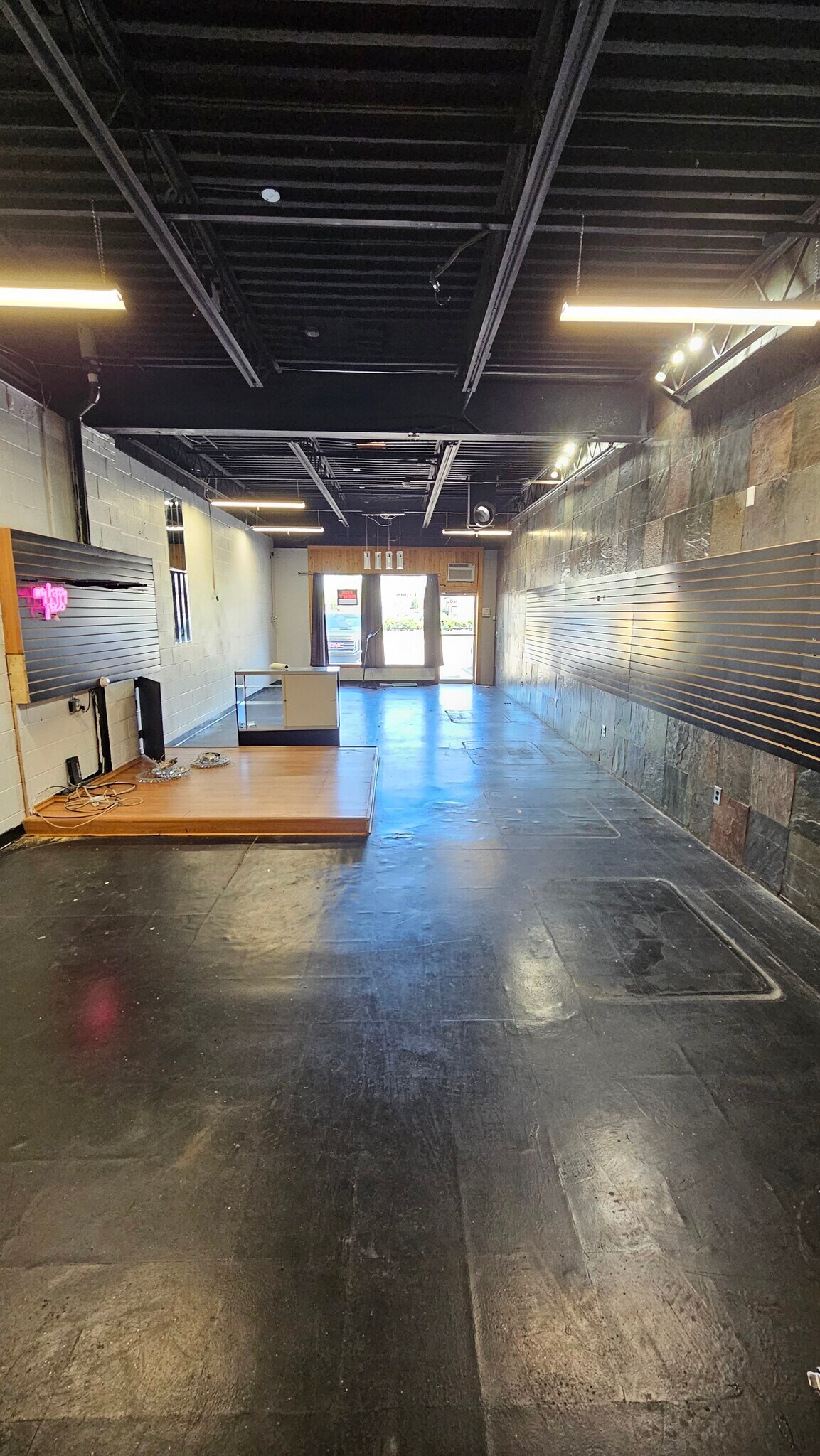 756 1/2 E 200th St, Cleveland, OH for sale Primary Photo- Image 1 of 1