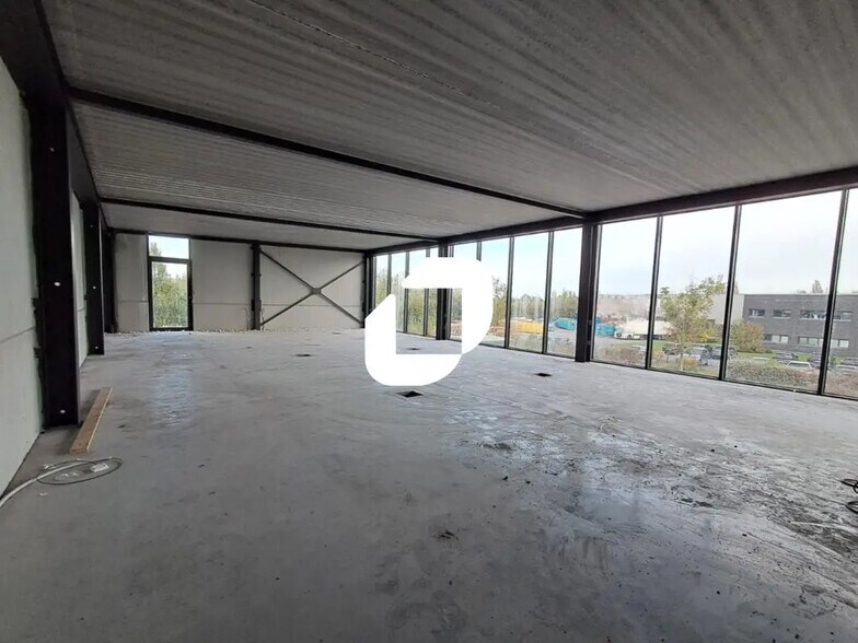 Flex in Comines for lease - Interior Photo - Image 3 of 8