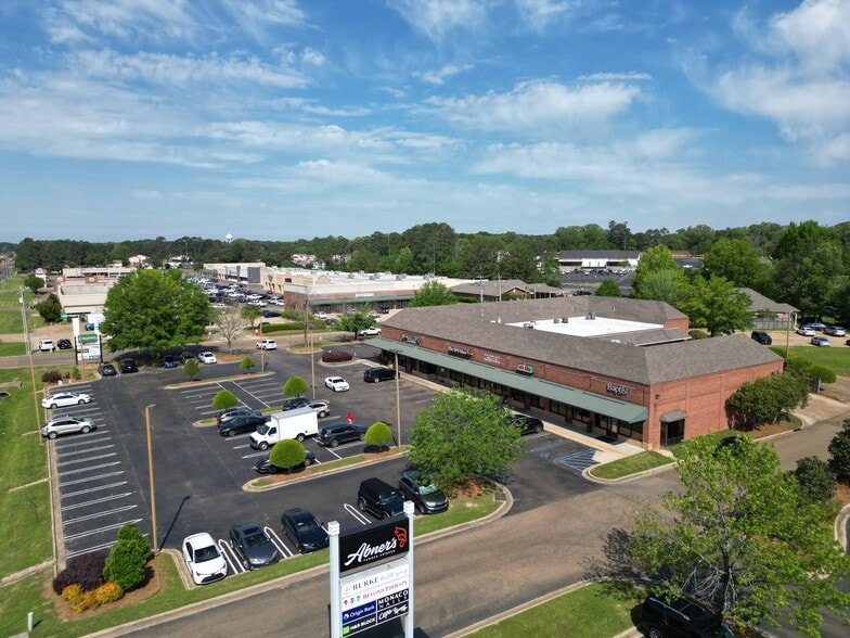 1490 W Government St, Brandon, MS for lease - Building Photo - Image 2 of 4