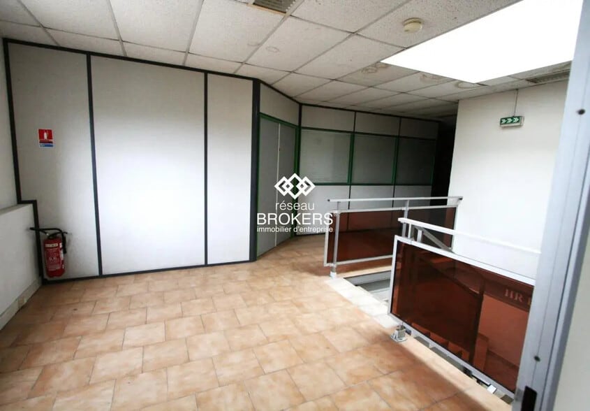Office in Aubagne for lease - Interior Photo - Image 3 of 8