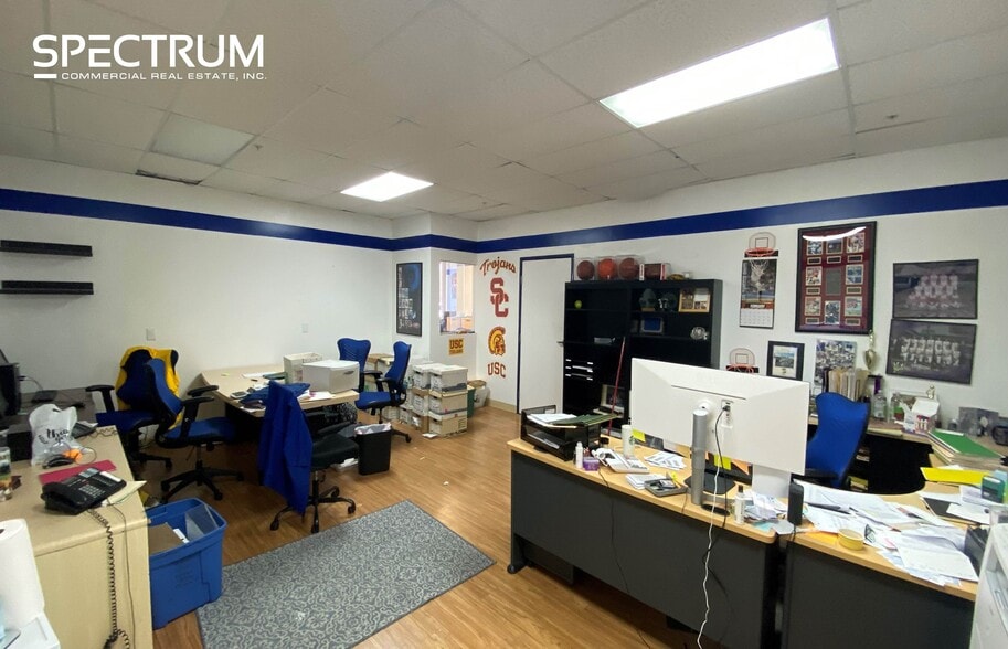 26450 Ruether Ave, Santa Clarita, CA for lease - Building Photo - Image 3 of 9
