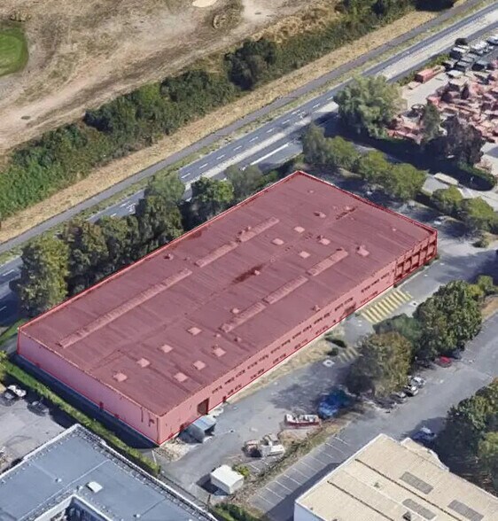 Industrial in Buc for sale - Aerial - Image 2 of 6